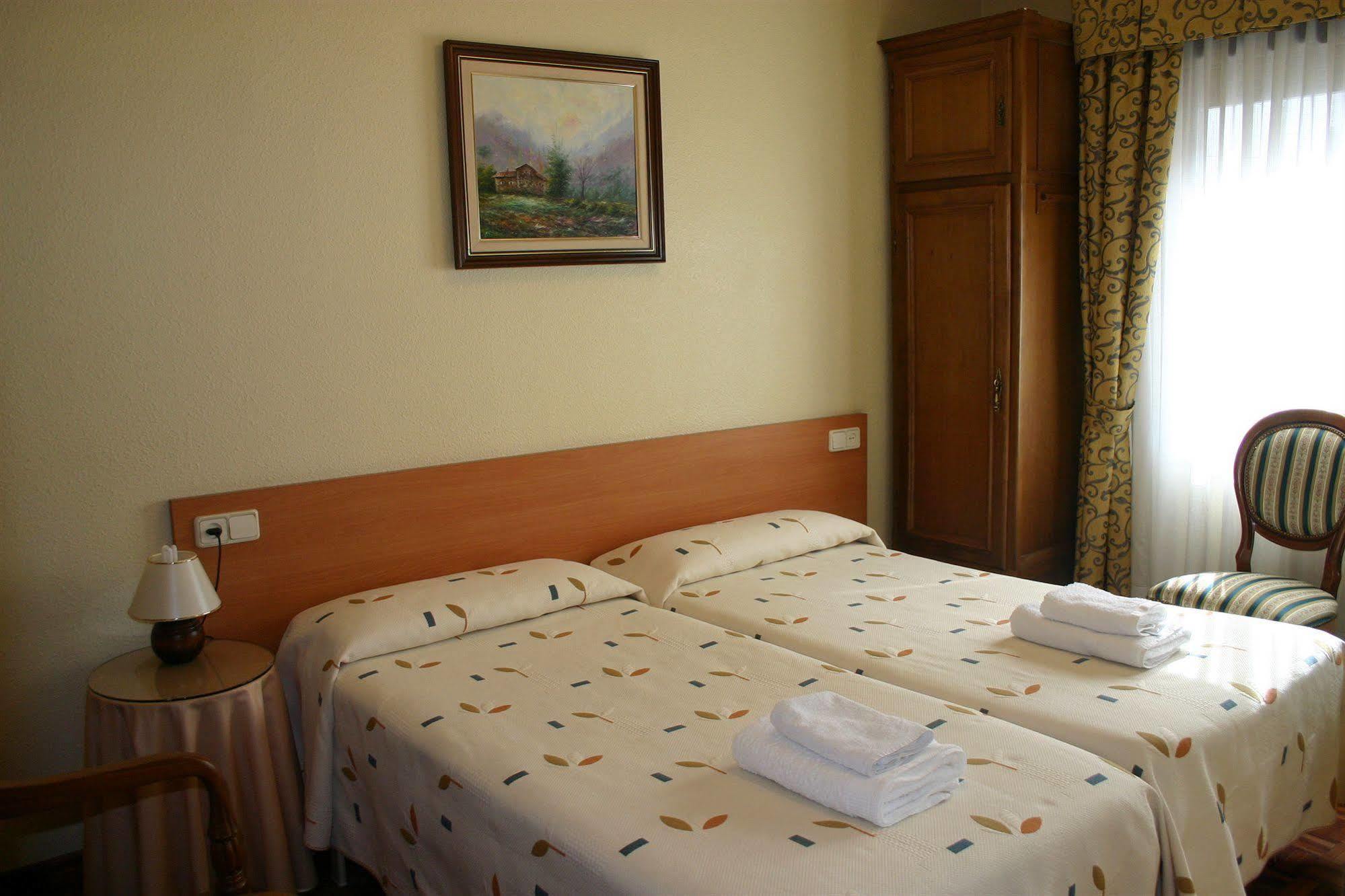 Alojamientos Acella Pamplona Buitenkant foto