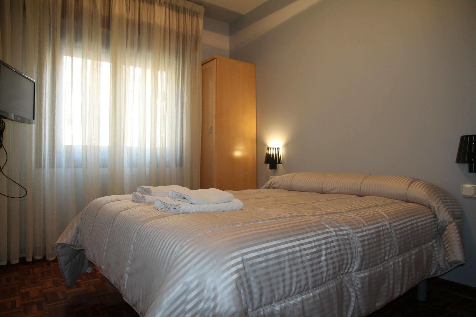 Alojamientos Acella Pamplona Buitenkant foto