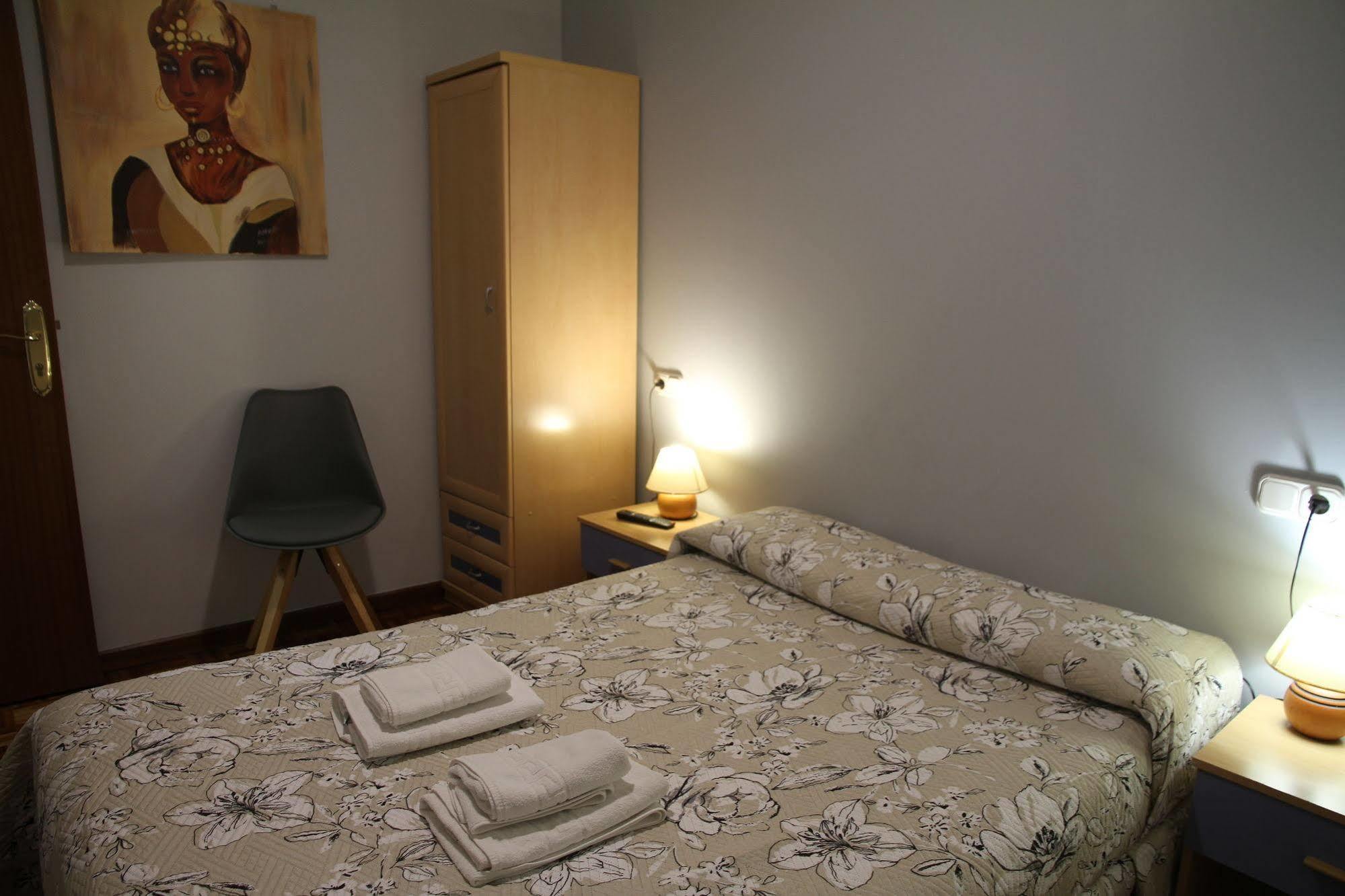 Alojamientos Acella Pamplona Buitenkant foto